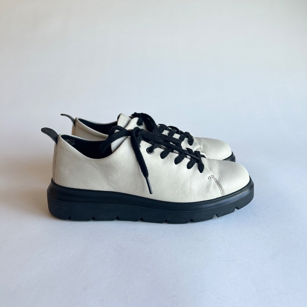 Ecco Ivory Leather Black Rubber Outsole Sneakers size 7.5 - Picture 2 of 13